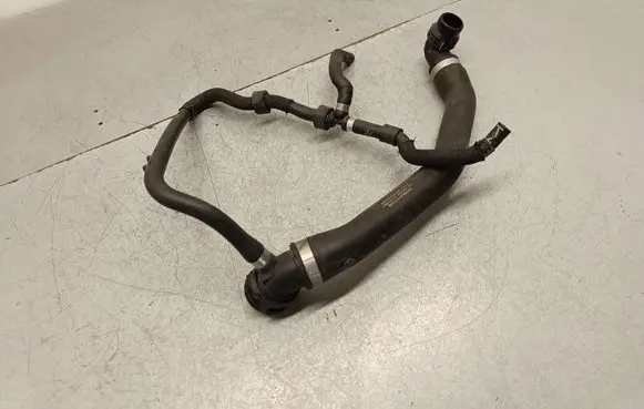 Engine coolant pipe/hose