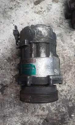 Volkswagen Golf III Air conditioning (A/C) compressor (pump) 1h0820803d