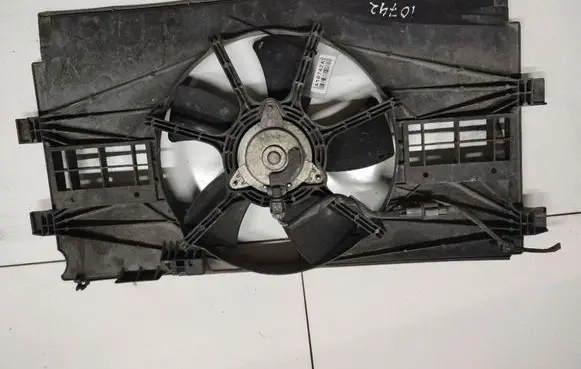 Mitsubishi Lancer X Radiator cooling fan shroud 