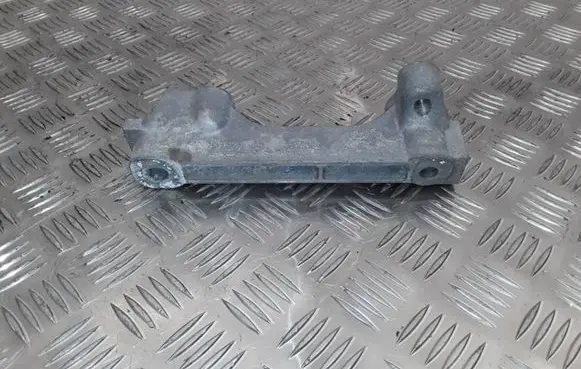 Toyota Auris E180 Engine mounting bracket
