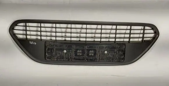 Ford Focus Front grill 8M5117B968A