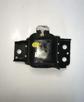 Nissan Qashqai+2 Engine mount bracket