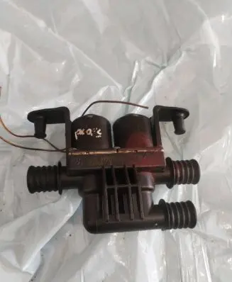 BMW 5 E60 E61 Coolant heater control valve 6931708