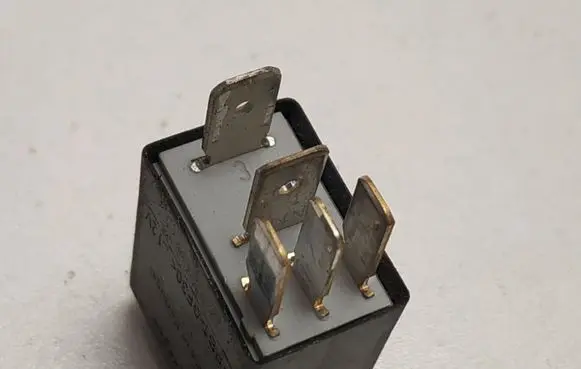 Volkswagen PASSAT B6 Other relay 7M0951253C