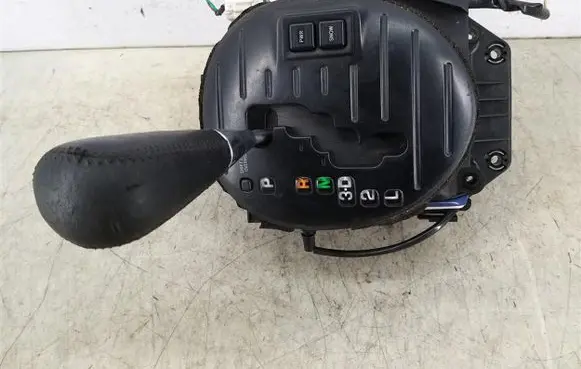 Lexus IS 200-300 Gear shift cable linkage 