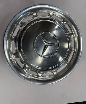 Mercedes-Benz W123 R15 wheel hub/cap/trim 1154010424 A1154010424