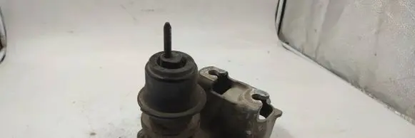 Subaru Legacy Engine mount bracket
