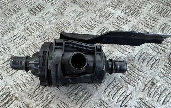 Nissan Qashqai J12 Water pump 112446