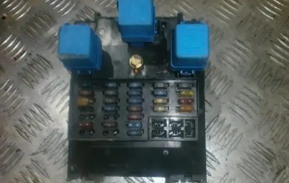 Nissan Almera N16 Fuse box set 243505m300