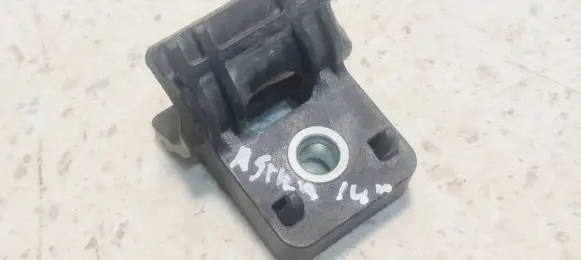 Opel Astra J Radiator mount bracket 13250318