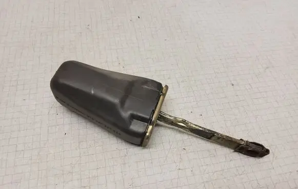 Volkswagen PASSAT B3 Front door check strap stopper 357837323