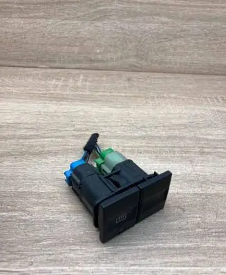 Ford Mondeo Mk III Windscreen/window heater switch 1S7T18C621AA WITHPLUG