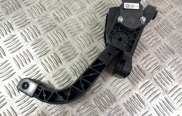 Hyundai Grand Santa Fe NC Accelerator throttle pedal 351904X700
