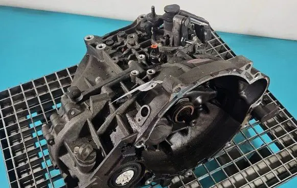 Manual 5 speed gearbox