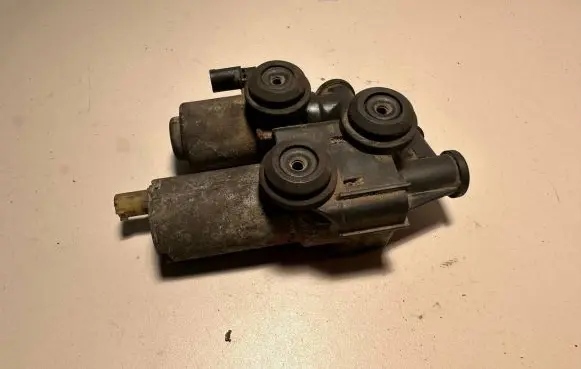 BMW 3 E46 Coolant heater control valve 64118369807 1147412149