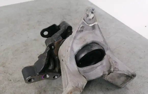 Honda CR-V Engine mount bracket 21T1G