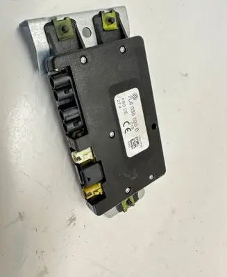 Volkswagen Touareg I Antenna control unit 7L6035530B 12041700