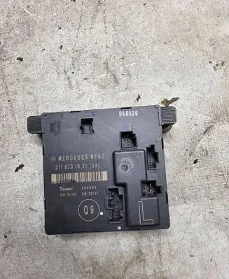 Mercedes-Benz E W211 Door control unit/module 2118201526 040526