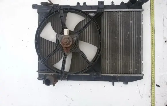 Nissan Almera Radiator cooling fan shroud