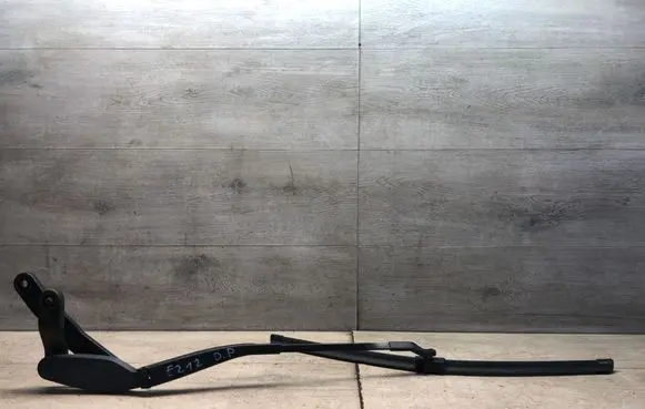 Mercedes-Benz E W212 Front wiper blade arm A2128200944