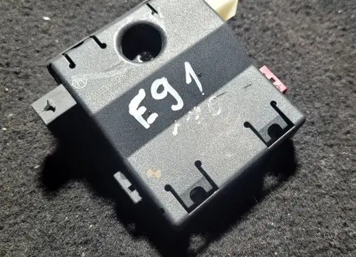 BMW 3 E90 E91 Antenna control unit 6934648 10819610 920039001