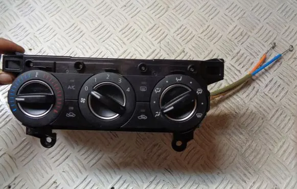 Mazda 2 Climate control unit DB1N61190A