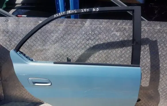 Toyota Prius (XW10) Rear door