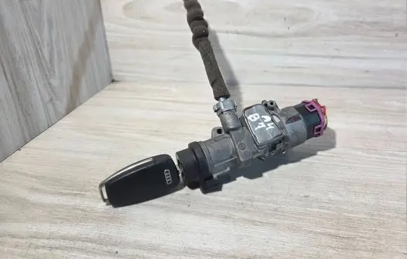 Audi A4 S4 B7 8E 8H Ignition lock 4B0905851M