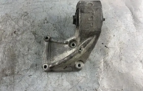 Engine mount bracket