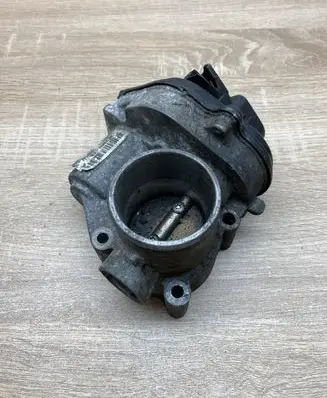 Ford Focus Throttle body valve VP2S6U9E927F 2S6UFA 1389548