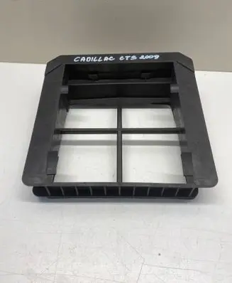 Cadillac CTS Air filter box cover 25740405