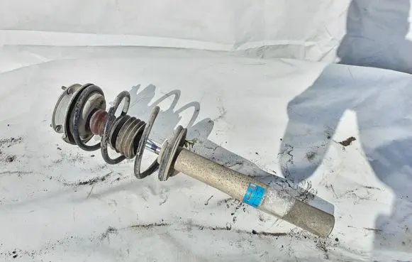 BMW 5 E39 Front shock absorber with coil spring 36A60A 824904557235