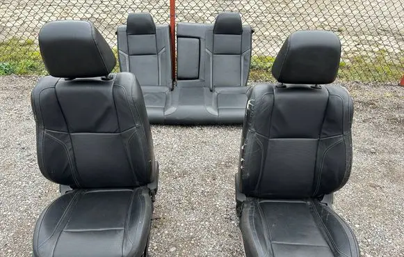 Dodge Challenger Seat set 95685200