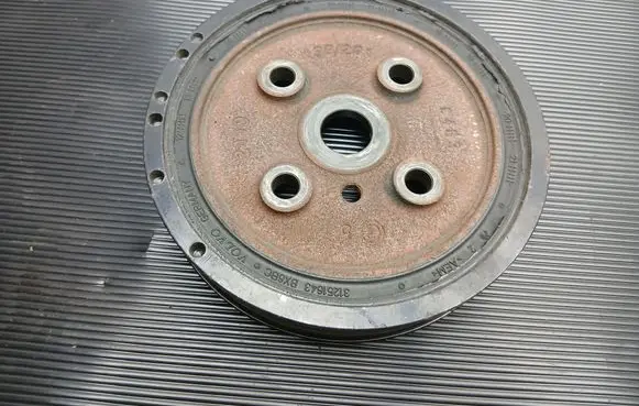 Volvo V60 Crankshaft pulley 31251643