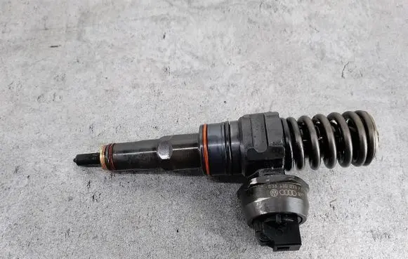 Audi A4 S4 B6 8E 8H Fuel injector 038130073AR
