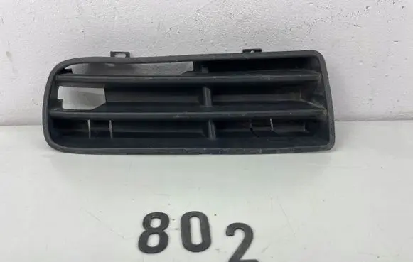 Volkswagen Golf IV Front bumper lower grill 1J0853665B