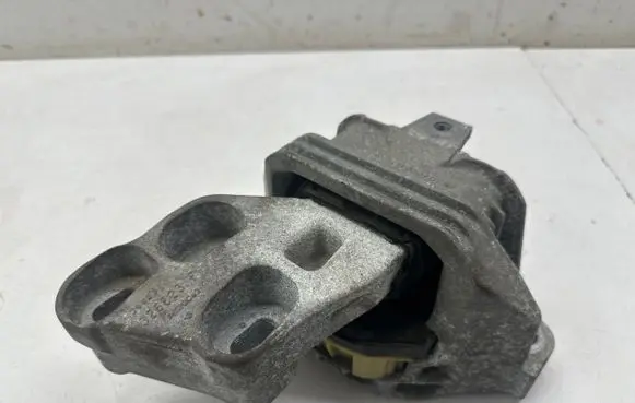 Mercedes-Benz CLA C117 X117 W117 Engine mount bracket