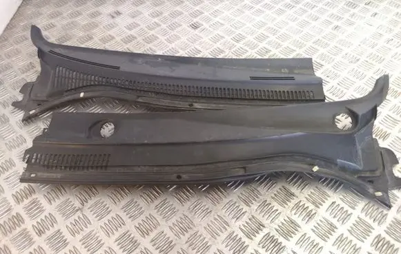 Toyota Avensis T250 Wiper trim 5578205030
