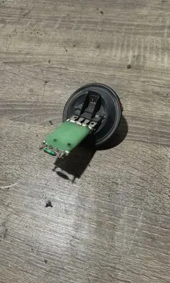 Volkswagen Polo IV 9N3 Heater blower motor/fan resistor 12375