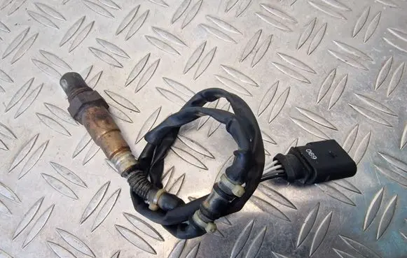Volkswagen Scirocco Lambda probe sensor 06F906262AE