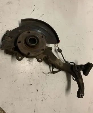 Audi A6 S6 C5 4B Front wheel hub