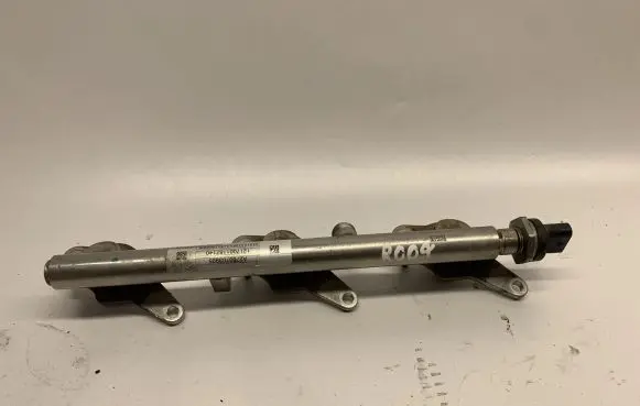Mercedes-Benz C W204 Fuel main line pipe A2760703995 A2760780245