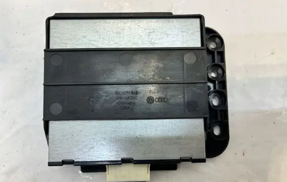 Volkswagen Jetta V Power management control unit 8ES01015300