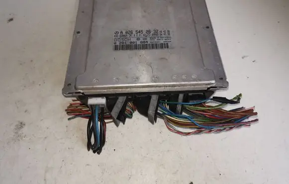 Mercedes-Benz E W210 Engine control unit/module A0265452632 0281001884