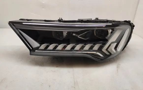 Audi Q7 4M Headlight/headlamp