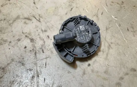 Mercedes-Benz GLE W167 Airbag deployment crash/impact sensor A1679050800