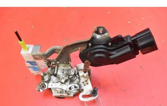 Citroen C1 Front door lock 