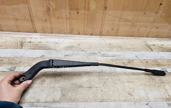 Mercedes-Benz B W245 Front wiper blade arm A1698200240