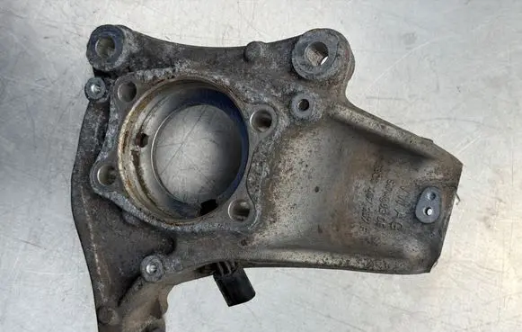 Volkswagen PASSAT B6 Front wheel hub spindle knuckle 3C0407257F