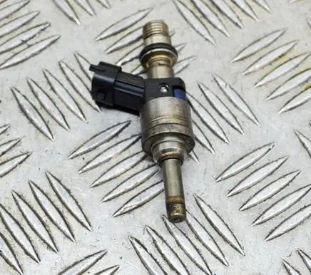 Porsche Panamera (970) Fuel injector 94811012821